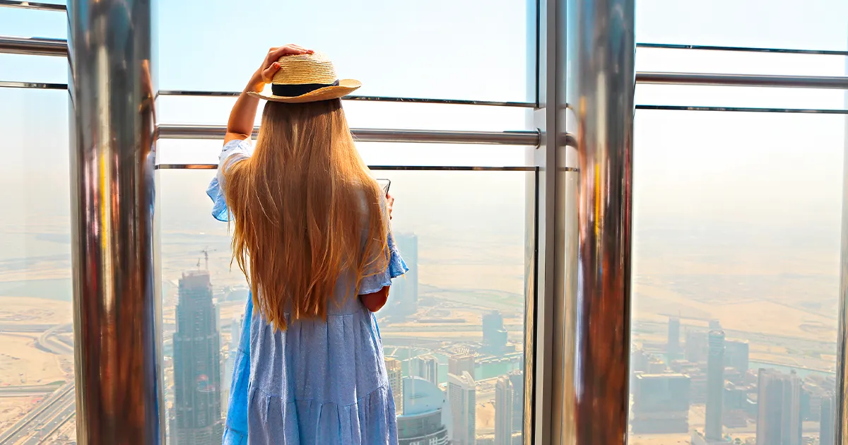 Ultimate Luxury Experiences to Try in Dubai 3 Ascend the Burj Khalifa_ A Sky-High Experience)