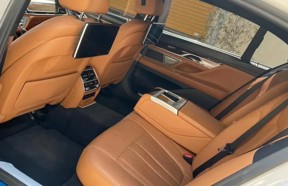 BMW 7 Series (Black) 2 BMW 7 Series (Black)